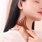 🛒 1 ACHETÉ = 1 OFFERT ! ✨ Peigne méridien 6 points – Masseur de cuir chevelu par acupression et épilateur, favorise la circulation et la relaxation, avec un design en bois naturel 🌿💆‍♀️.